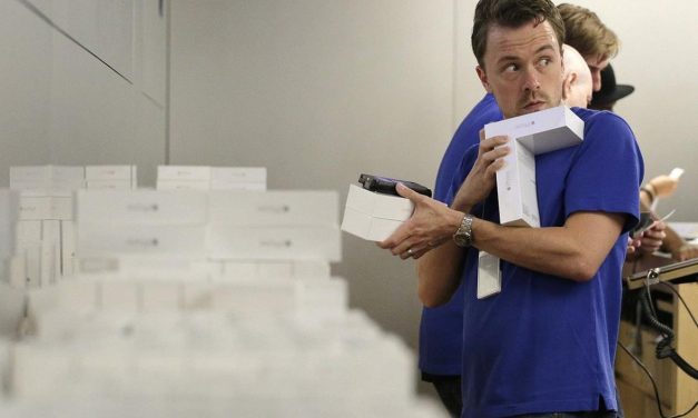 کارکنان فروشگاه اپل روزانه از طرف مشتریان تهدید به مرگ می شوند