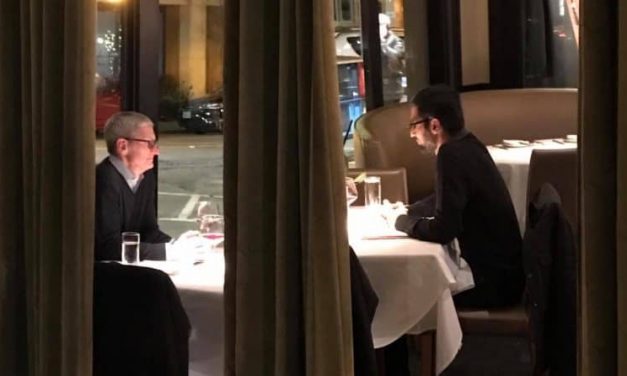 تیم کوک بر سر میز شام با مدیر عامل گوگل