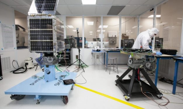 استخدام دو نفر از متخصصان ماهواره از گوگل