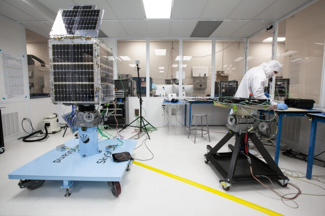 استخدام دو نفر از متخصصان ماهواره از گوگل